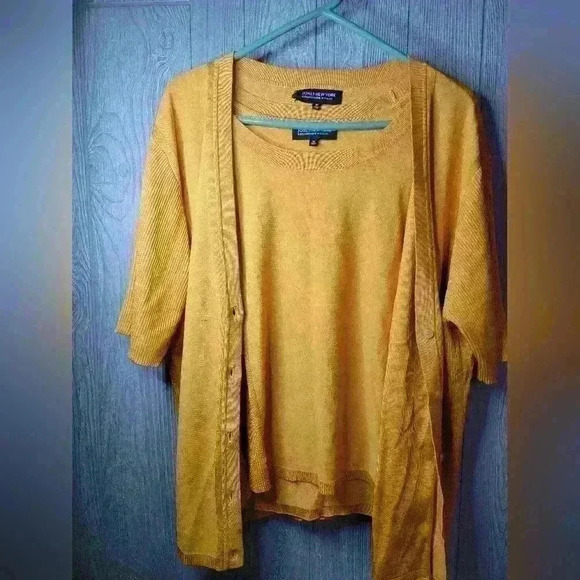 2 piece Jones New York Collection women. Mustard in color. - Picture 4 of 7